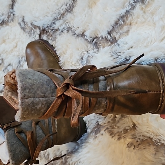 Boots - Picture 3 of 4